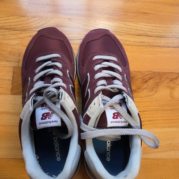New Balance 574 sneaker, burgundy,  womens size 9 - Picture 3 of 5